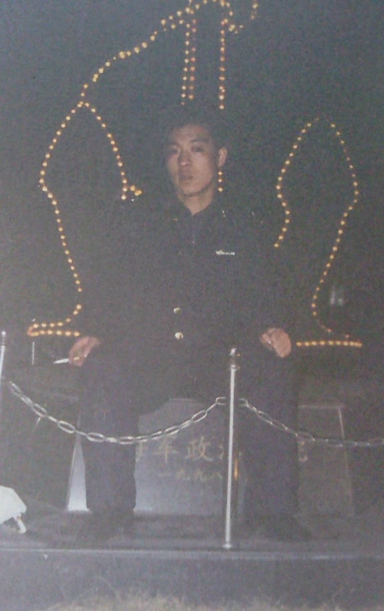 Simple photo upscaling and repair prompt