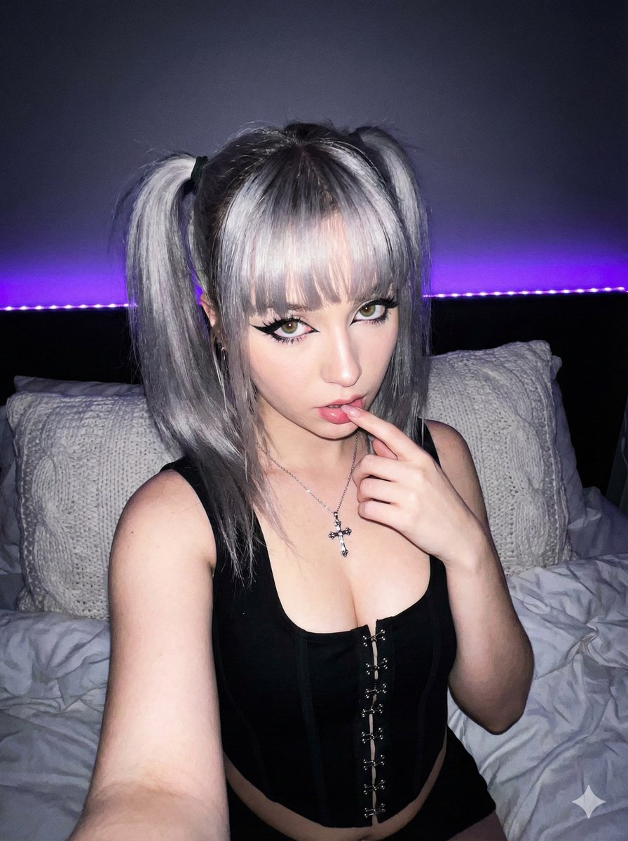 E-girl Y2K Grunge Selfie Prompt 2