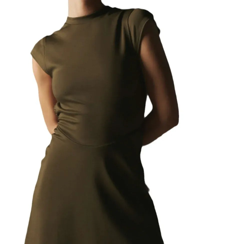 Candid Fashion Lifestyle Shot with Reference