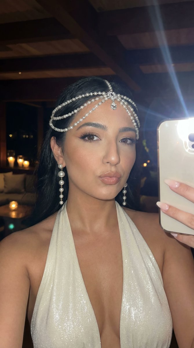 个人资料 / 头像 - 夜间自拍闪光灯编辑人像 - Image 1