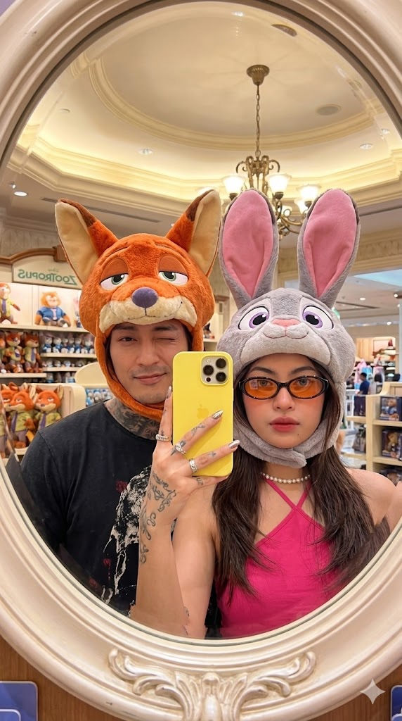 Zootropolis Couple Mirror Selfie Prompt