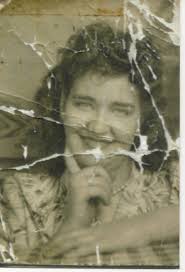 Vintage Photo Restoration to DSLR Quality Prompt