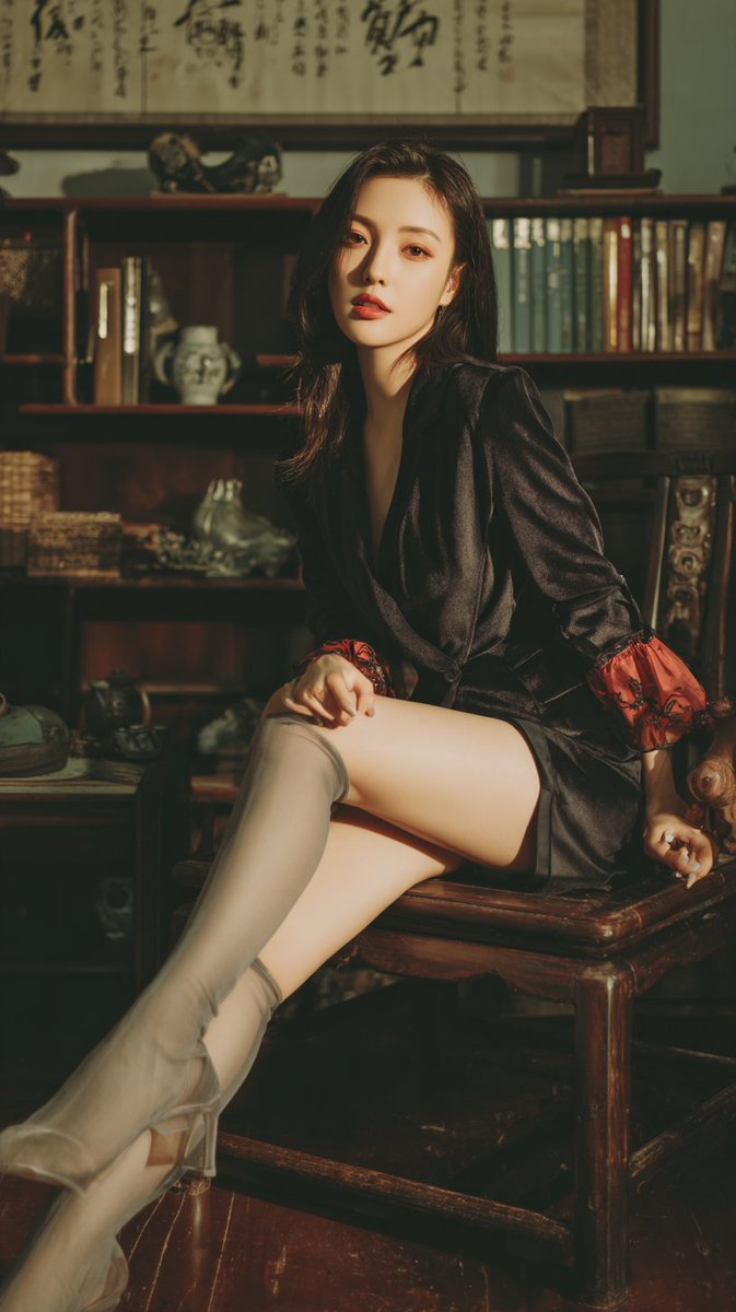 Modern Chinese Retro Fashion Photography Prompt