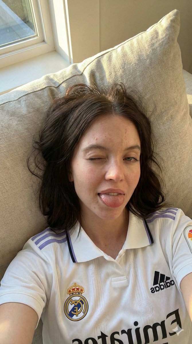 JSON Prompt for Scarlett Johansson in Real Madrid Kit (Candid Selfie)