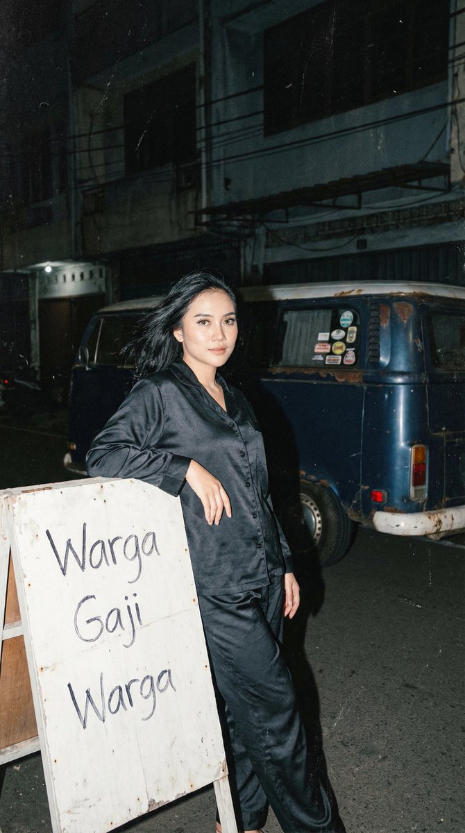 Analog 35mm Night Photography Portrait Prompt with VW Van