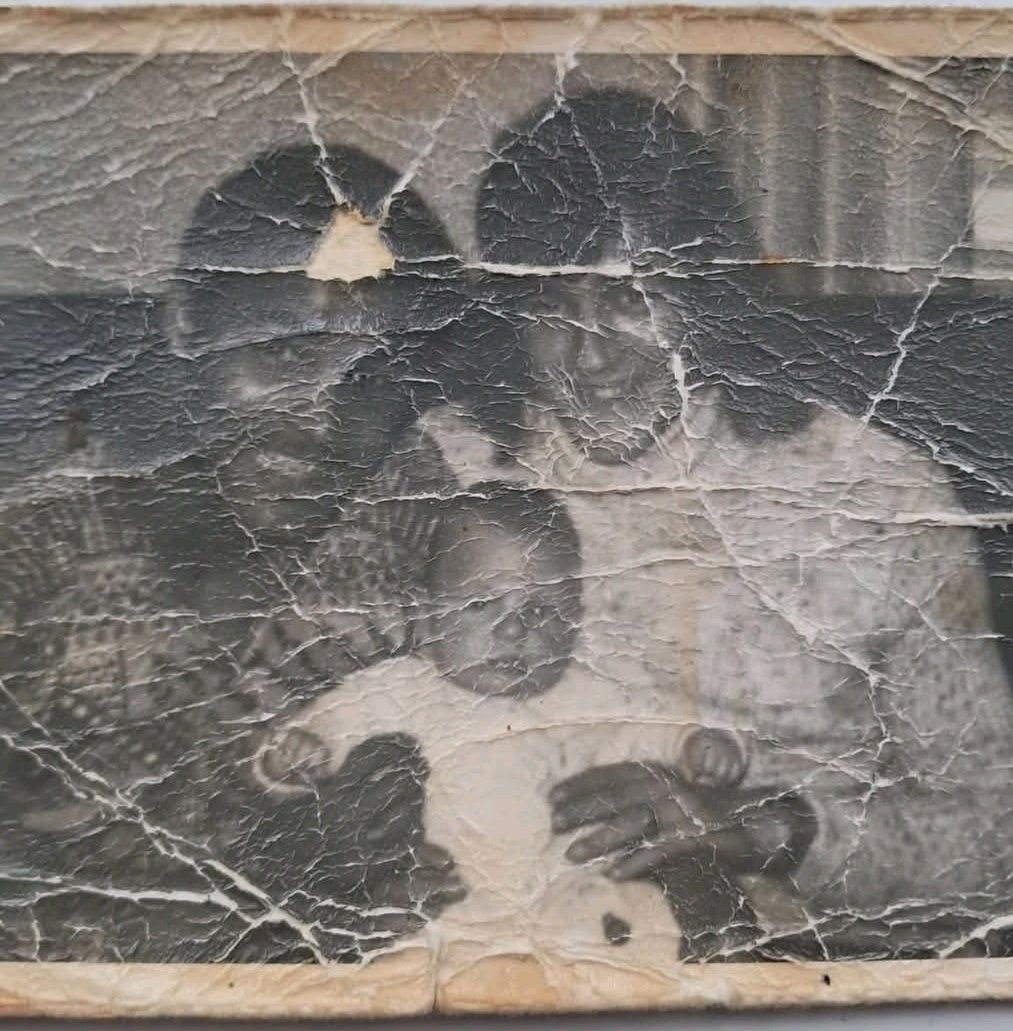 Old Photo Restoration Prompt
