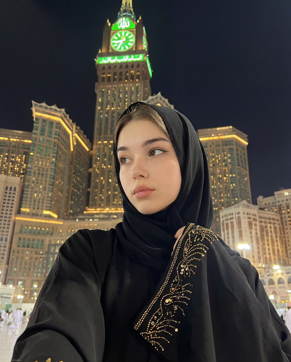Ultra-Realistic Spiritual Night Selfie in Makkah