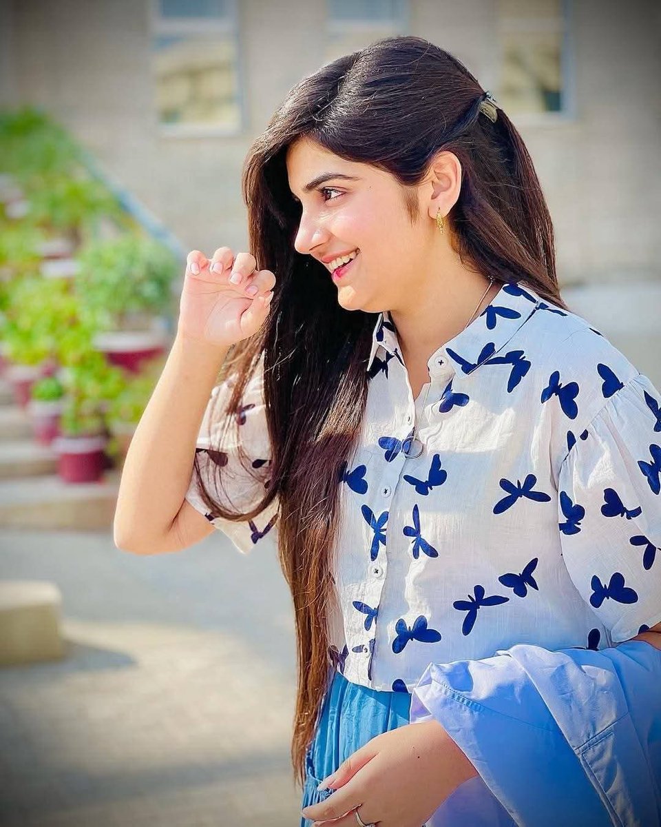 Ayesha Outdoor Portrait Prompt