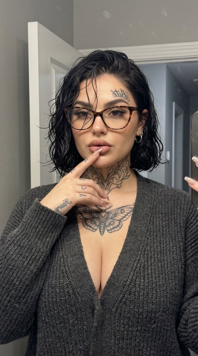 11: Profile / Avatar - Detailed JSON Prompt for Handheld Mirror Selfie