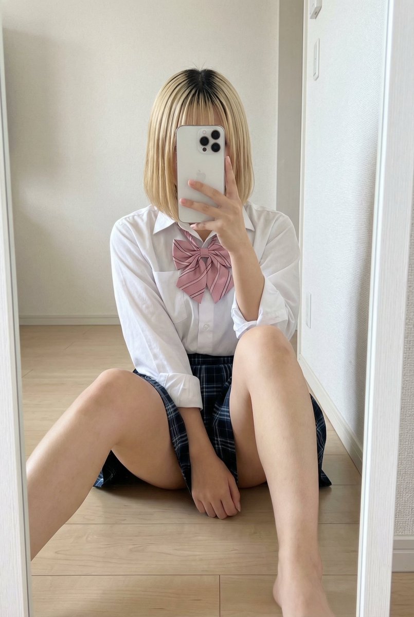 15: Profile / Avatar - Detailed JSON Prompt for Asian Schoolgirl Mirror Selfie