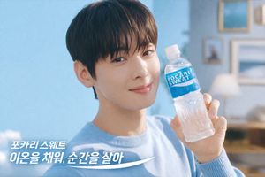 Refreshing Beverage Commercial Portrait – GPT Image 2 prompt by 𝟡𝟜 𝚅̷𝙰̷𝙽̷ ᴾᴸᴬʸᶠᴼᴿᴳᴱ