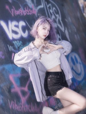 Urban Streetwear Portrait with Graffiti – GPT Image 2 prompt by 古一