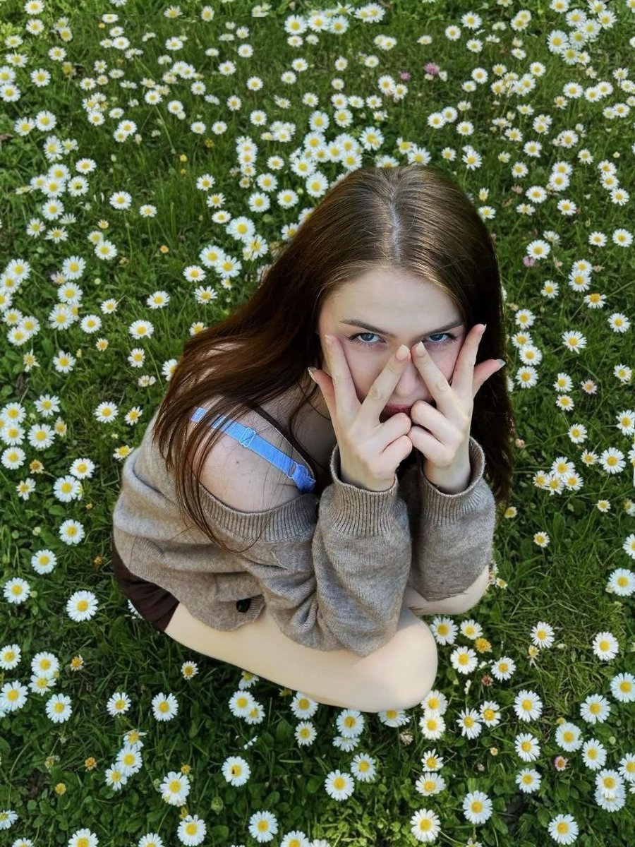 Girl in Daisy Meadow Portrait example 2