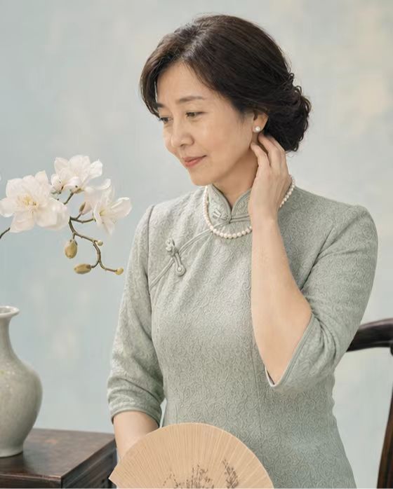 Retro New Chinese Qipao Portrait Grid example 3