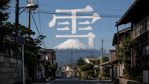 Mount Fuji Street With Cloud Kanji