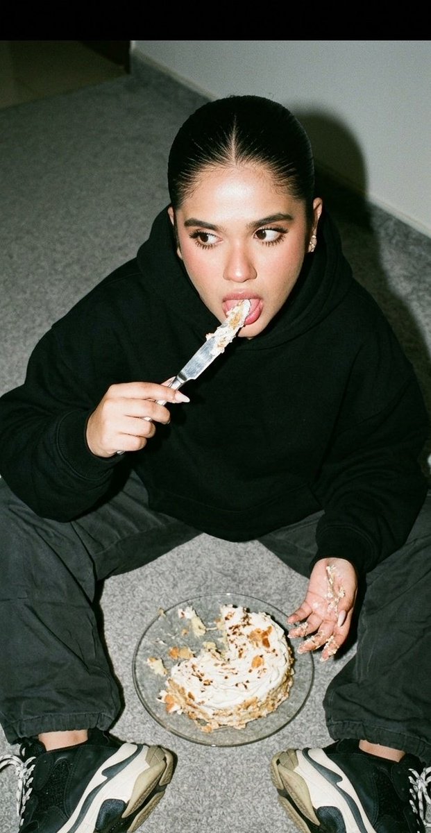 YouTube Thumbnail - Street Glamour Cake Knife Portrait - Image 1