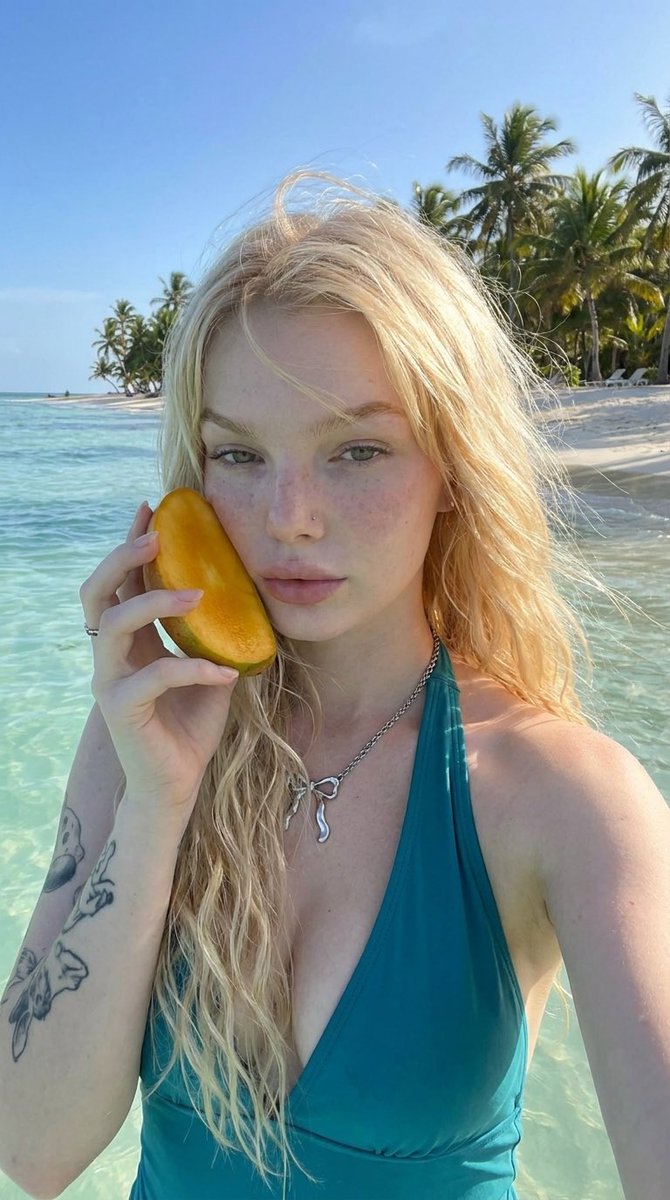 Profile / Avatar - Tropical Beach Mango Selfie - Image 1