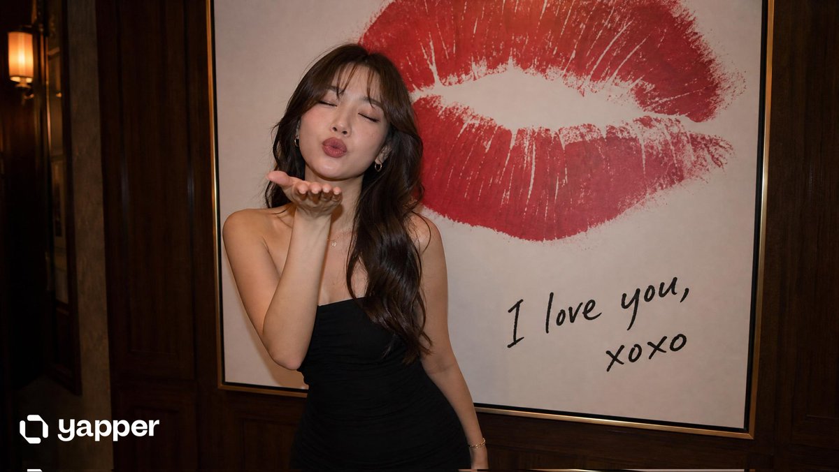 Elegant Woman Blowing a Kiss Portrait 案例图