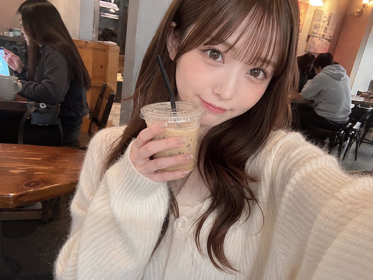 Profile / Avatar - Realistic Japanese Idol iPhone Selfie - Image 1