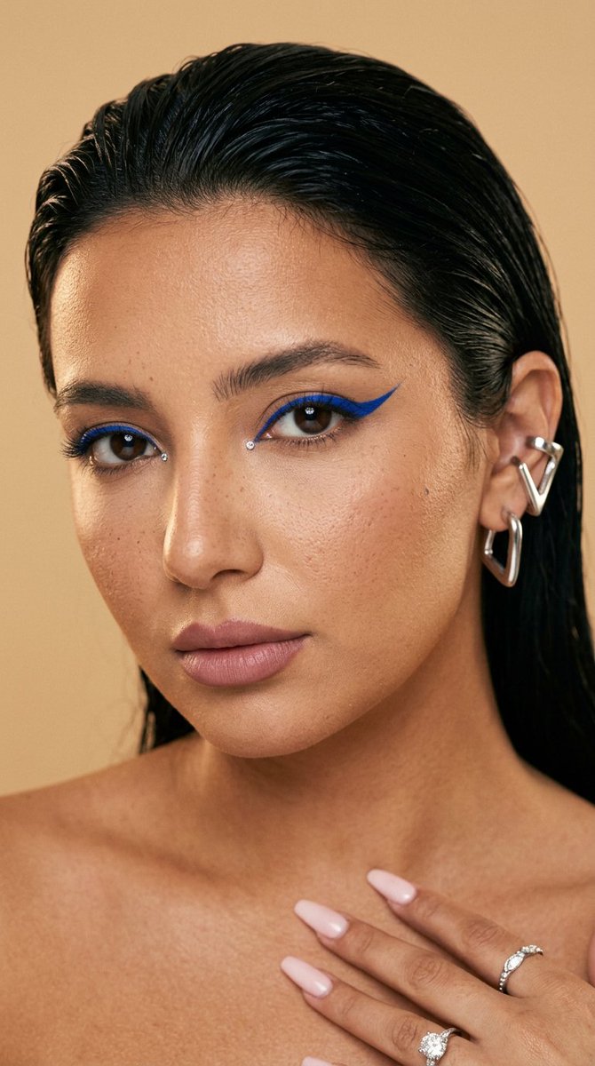 Product Marketing - Editorial Beauty Cobalt Eyeliner Shot - Image 1