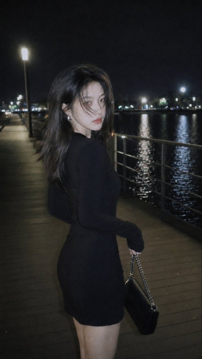 城市夜景电影感人像