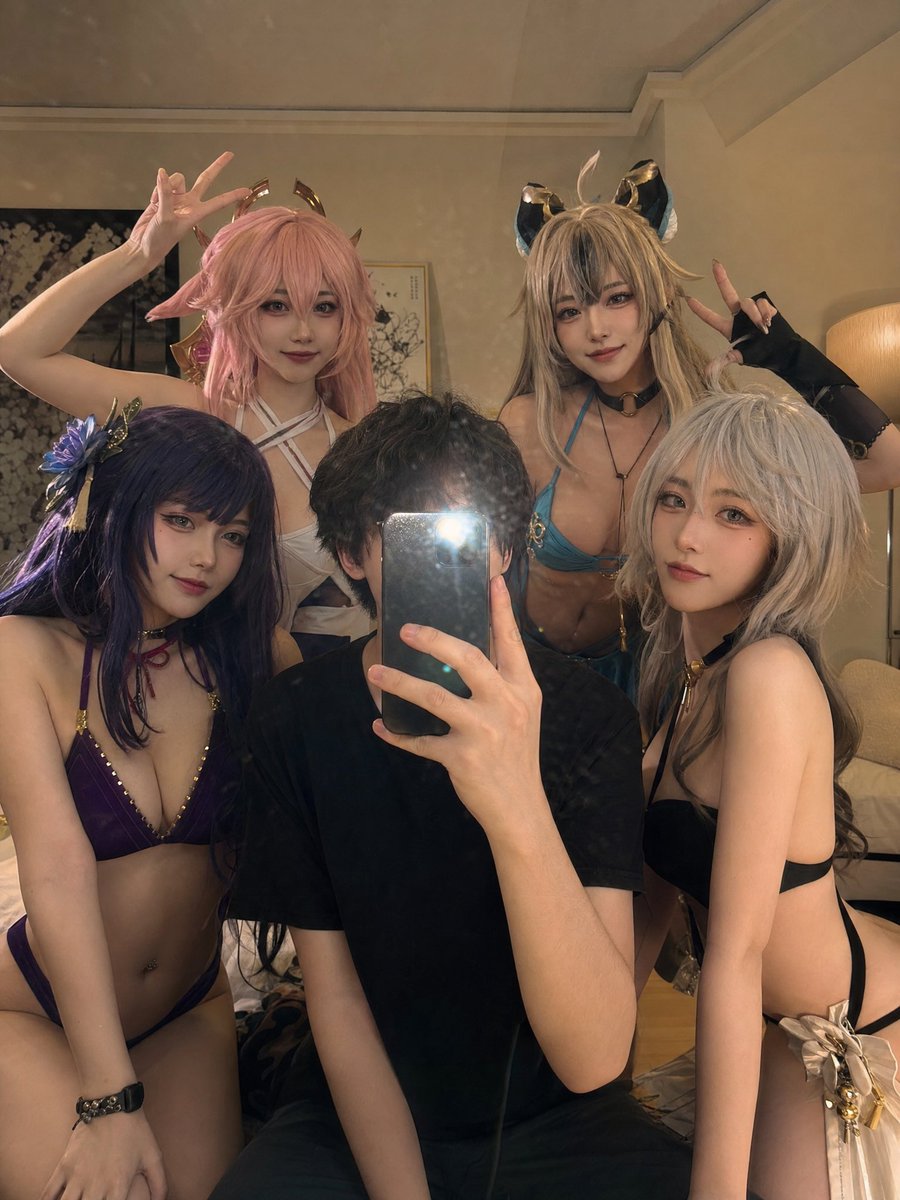 动漫 Cosplay 镜面自拍
