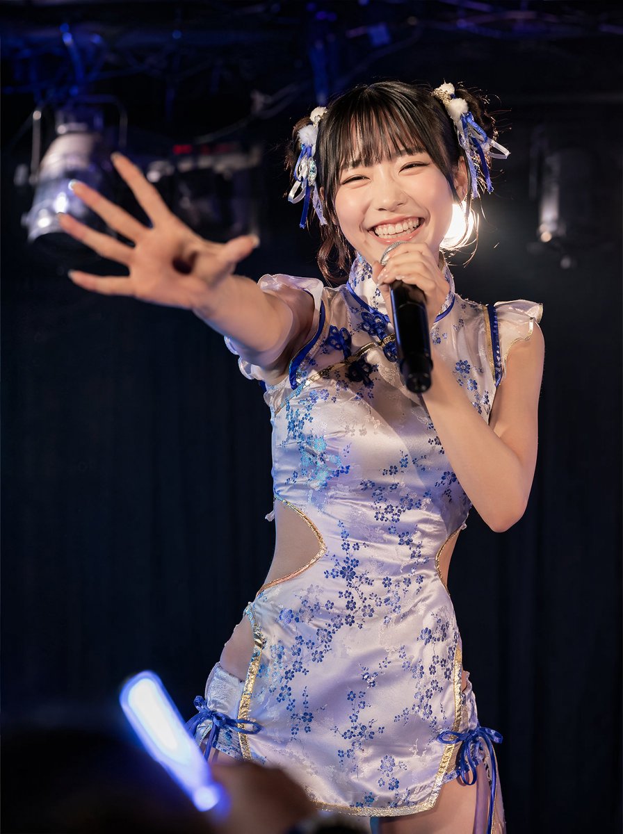 Chinese-Style Idol Concert Portrait example 4