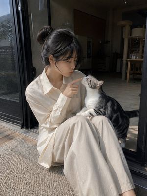 Candid Mobile Portrait with Cat AI image template preview