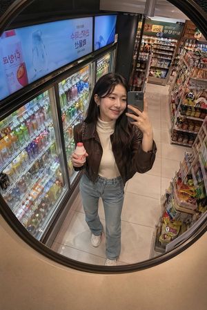 Korean Mart Mirror Selfie AI image template preview