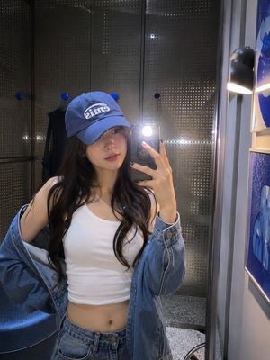 Streetwear Fashion Mirror Selfie AI image template preview