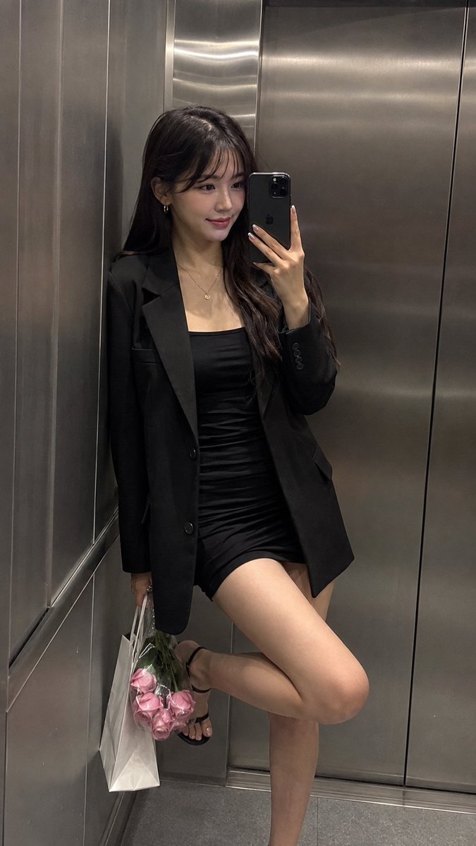 Hyperrealistic Mirror Selfie Prompt