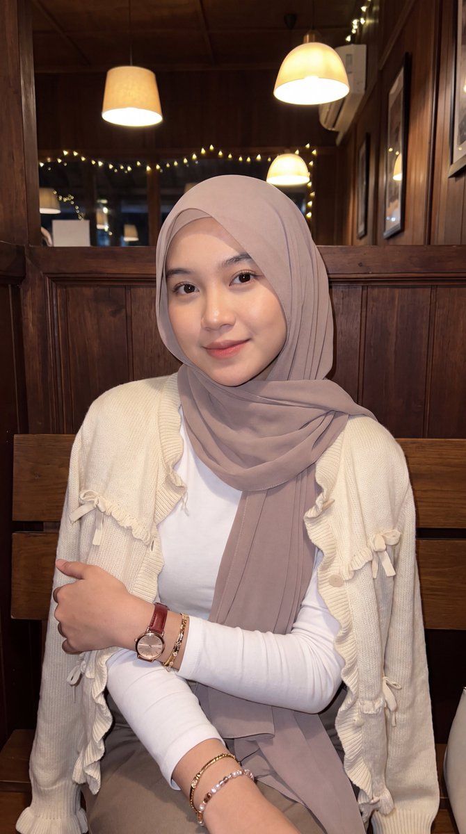 Profile / Avatar - Cozy Cafe Hijab Portrait - Image 2