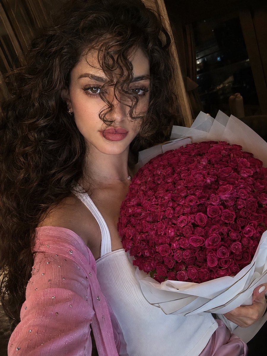 Profile / Avatar - Fuchsia Rose Bouquet Selfie - Image 3