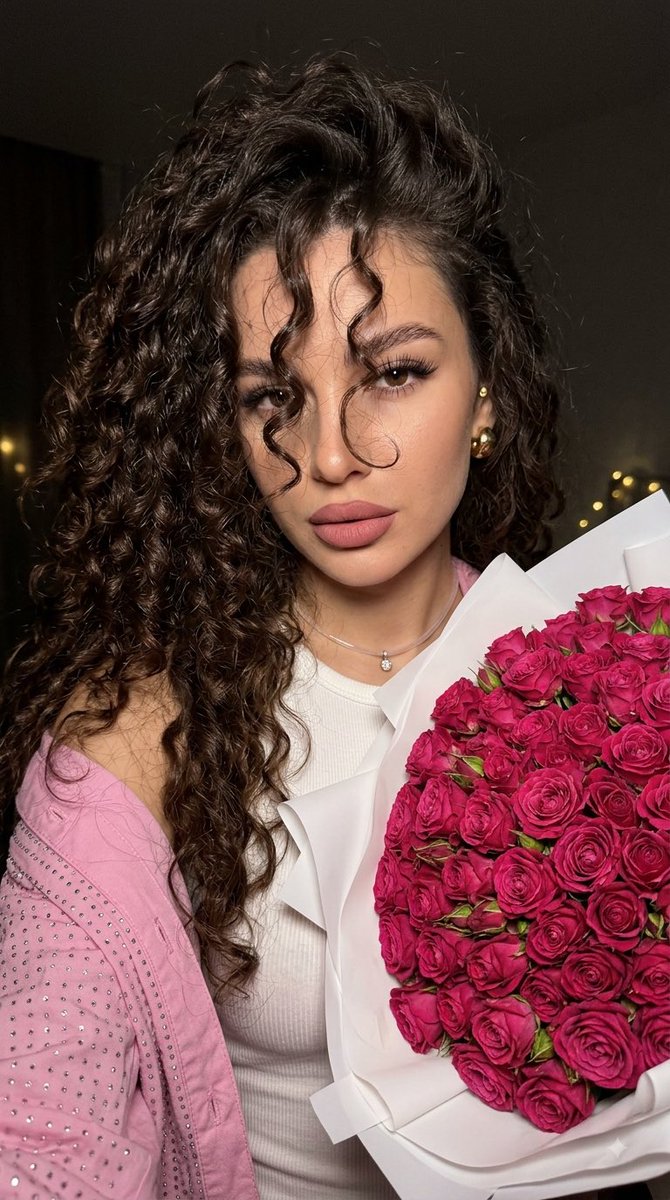 Profile / Avatar - Fuchsia Rose Bouquet Selfie - Image 1