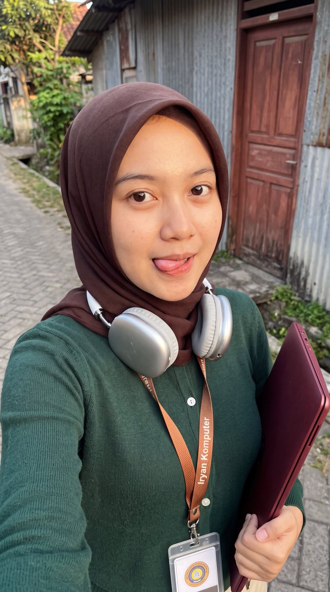 Profile / Avatar - Casual Hijab Selfie Portrait - Image 4