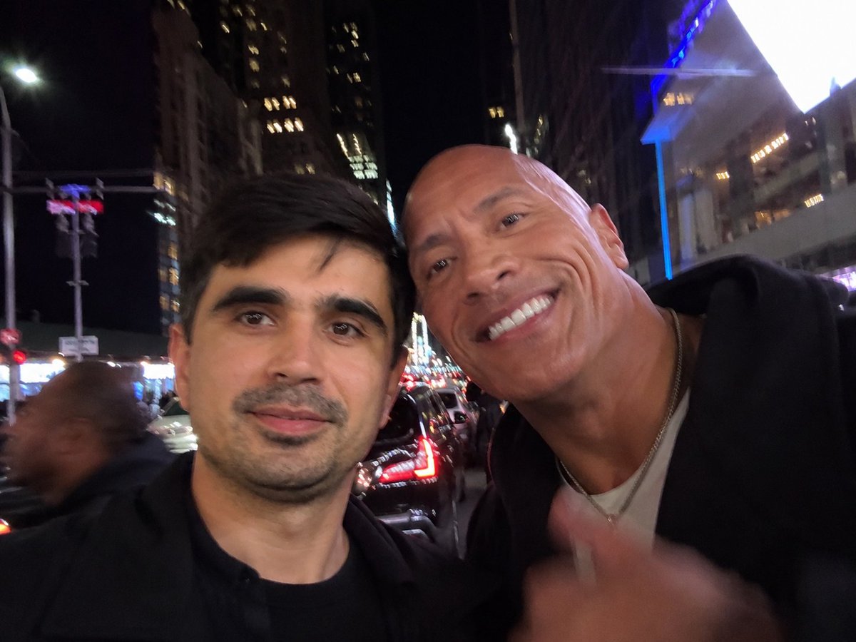 Social Media Post - Authentic Casual Celebrity Selfie - Image 2