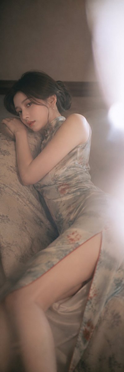 Dreamy Vertical Qipao Sofa Portrait