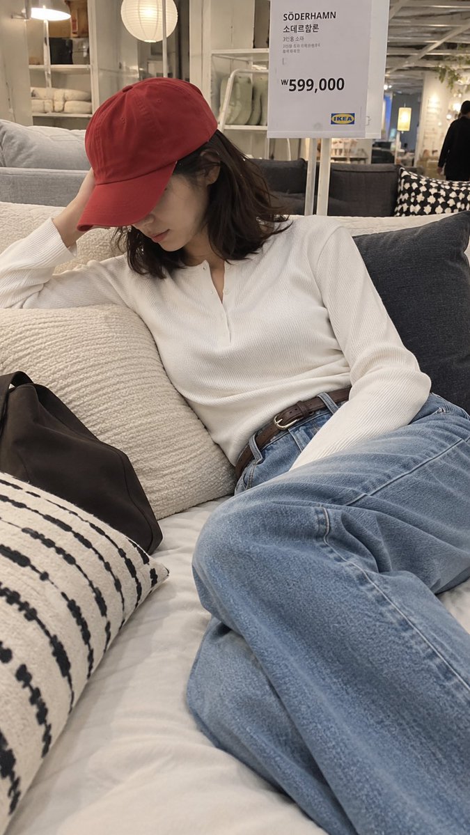 E-commerce Main Image - Candid Korean Supermarket Shopper — result 2