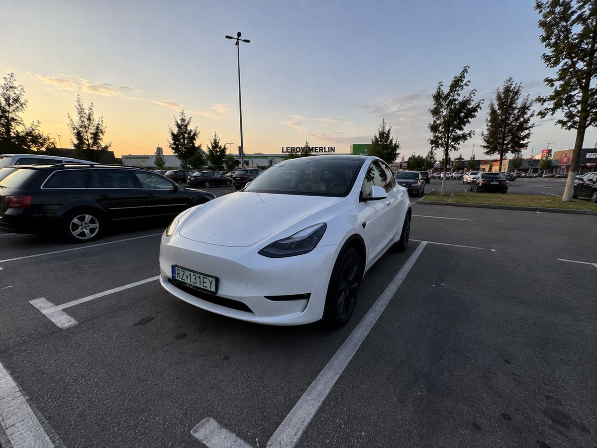 Realistic iPhone Tesla Photo