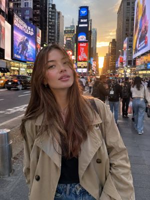 参考效果:Candid iPhone Style City Portrait