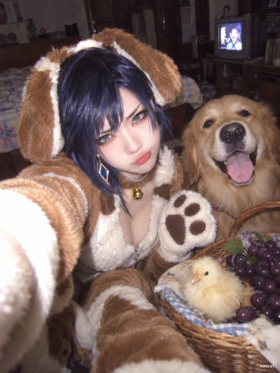 Publicación en redes sociales - Cosplay de perro estilo selfie con Nokia antiguo - Image 2